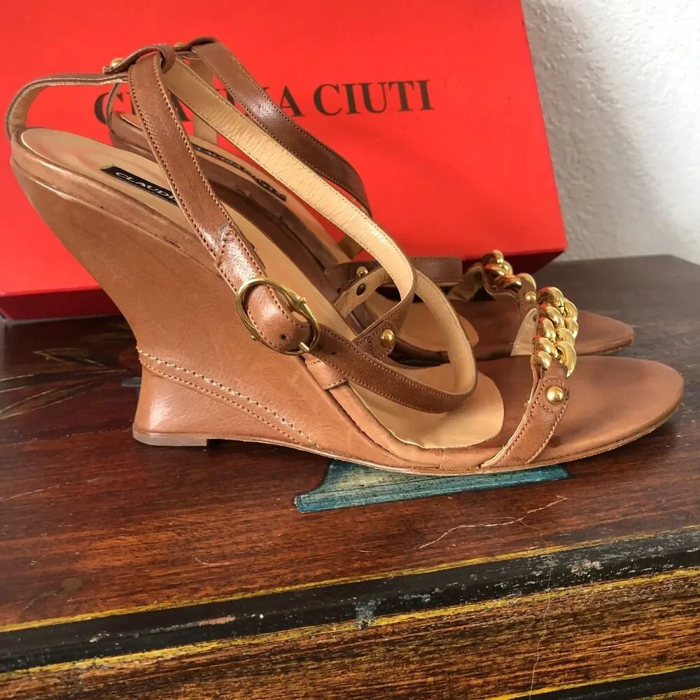 Claudia Ciuti Brown Leather Strappy Ankle Chain Sandals Retails $275 Size 9.5